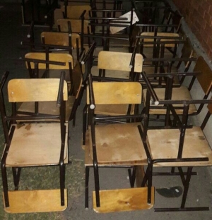 Столы и стулья для медресе (фото)